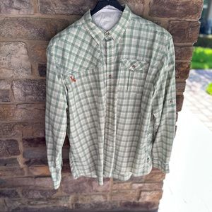 Men’s XL Howler Brothers Light green plaid fishing shirt w/ zip & button pockets